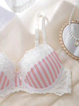 SHEIN DelicateAllure حمالة صدر سلكية بوش أب مزينة بالدانتيل