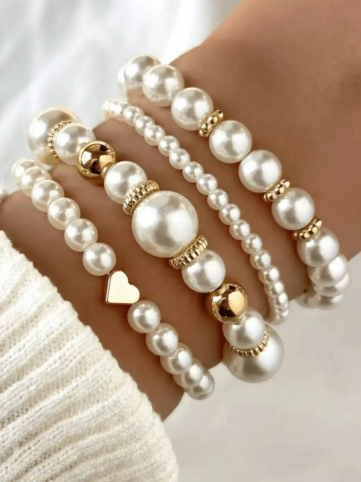 SHEIN مجموعة 4 قطع أساور خرز بتصميم لؤلؤي أنيق وعتيق بلون أبيض