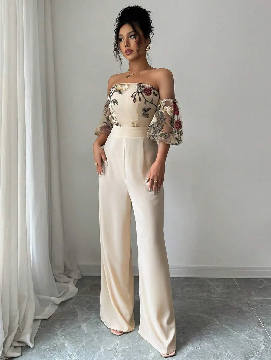 SHEIN Rafferiza جمبسوت بيج بأكتاف مكشوفة وتطريز زهور من