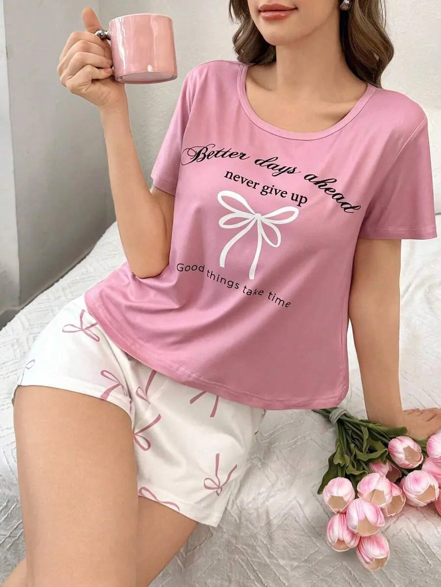 SHEIN طقم بيجامة قطعتين بأكمام قصيرة مزين بحروف وفيونكة متعدد الألوان