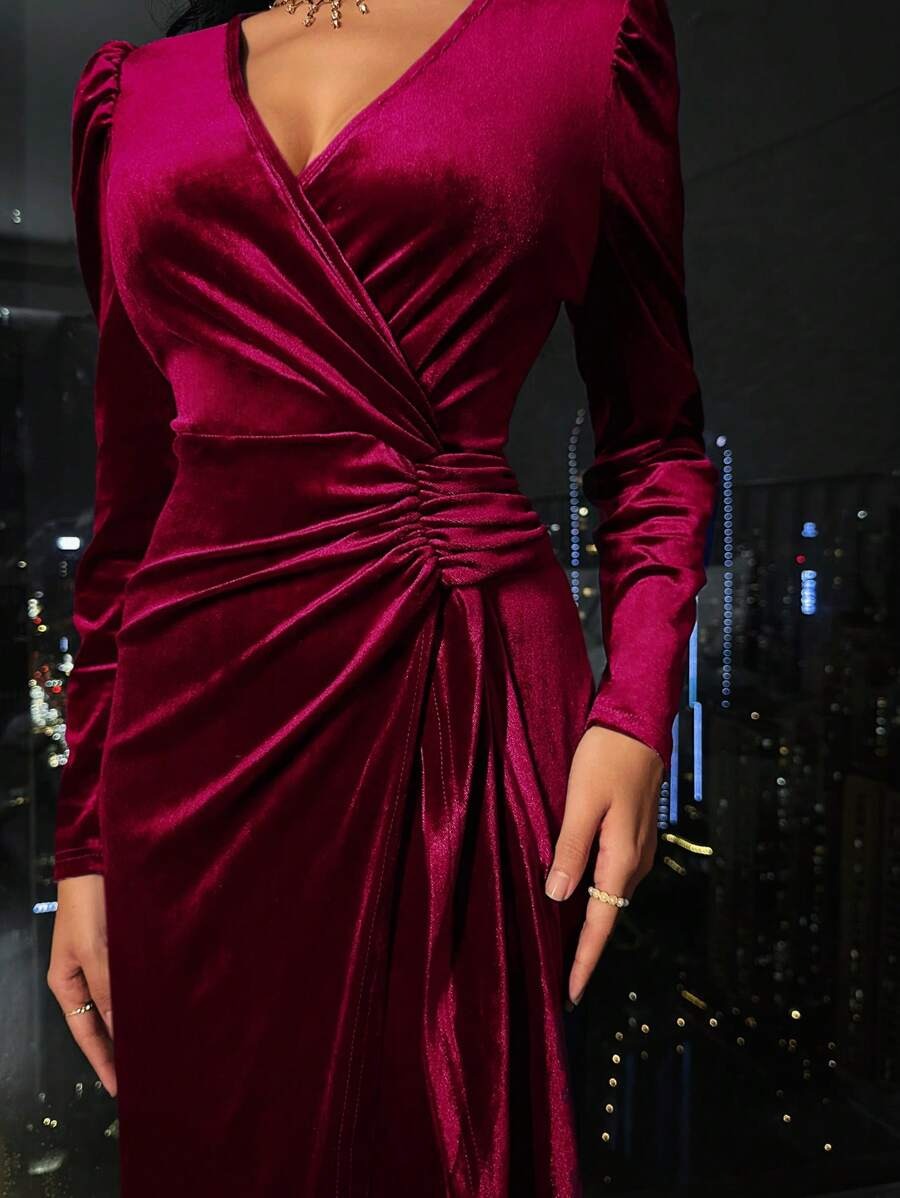 SHEIN EMERY ROSE فستان مخمل أنيق وطويل بلون عنابي