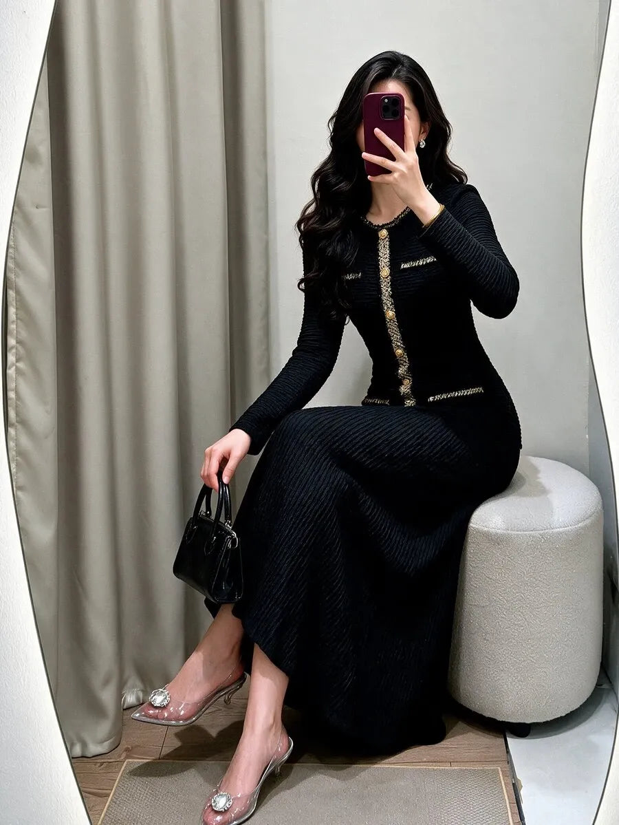 SHEIN Modelyn فستان طويل بياقة دائرية وأكمام طويلة وقصة ضيقة بتطريز بلون الأسود