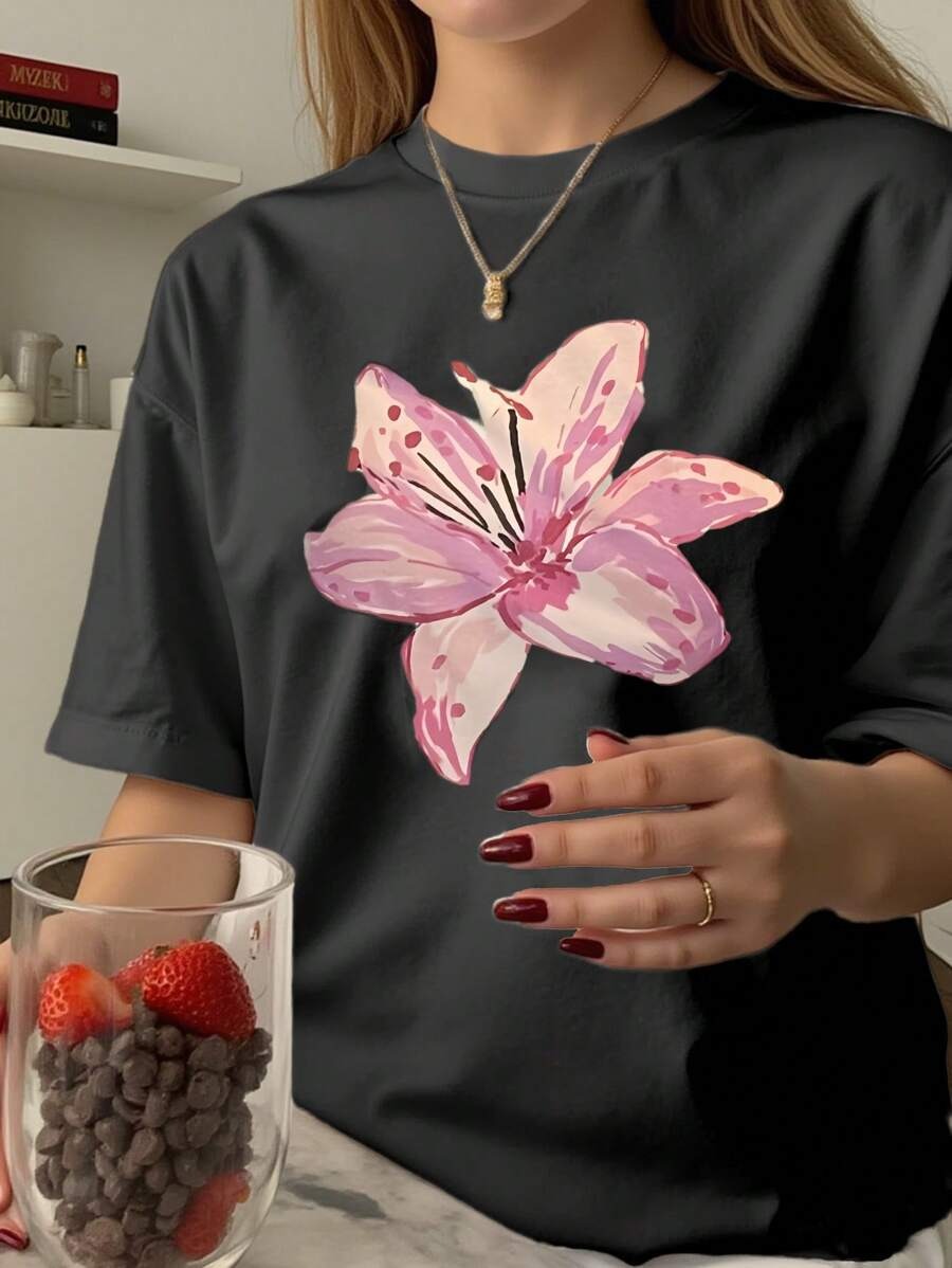 SHEIN تي شيرت أسود بطبعات زهر وفراشات