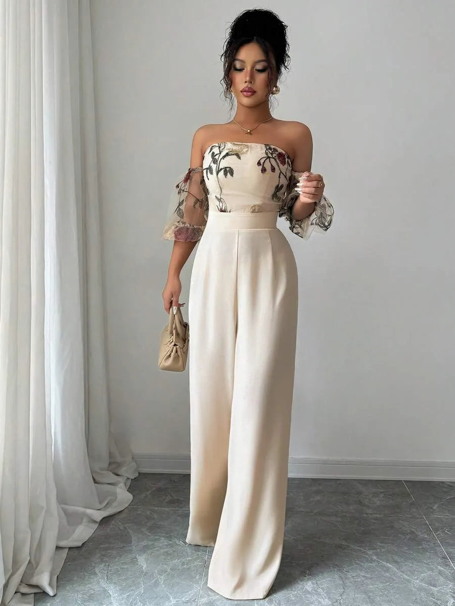 SHEIN Rafferiza جمبسوت بيج بأكتاف مكشوفة وتطريز زهور من