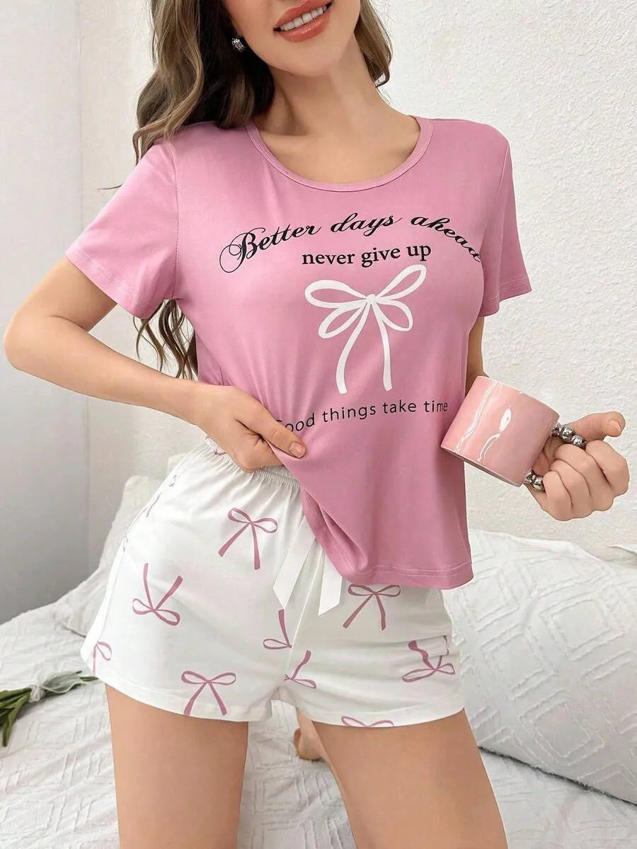 SHEIN طقم بيجامة قطعتين بأكمام قصيرة مزين بحروف وفيونكة متعدد الألوان