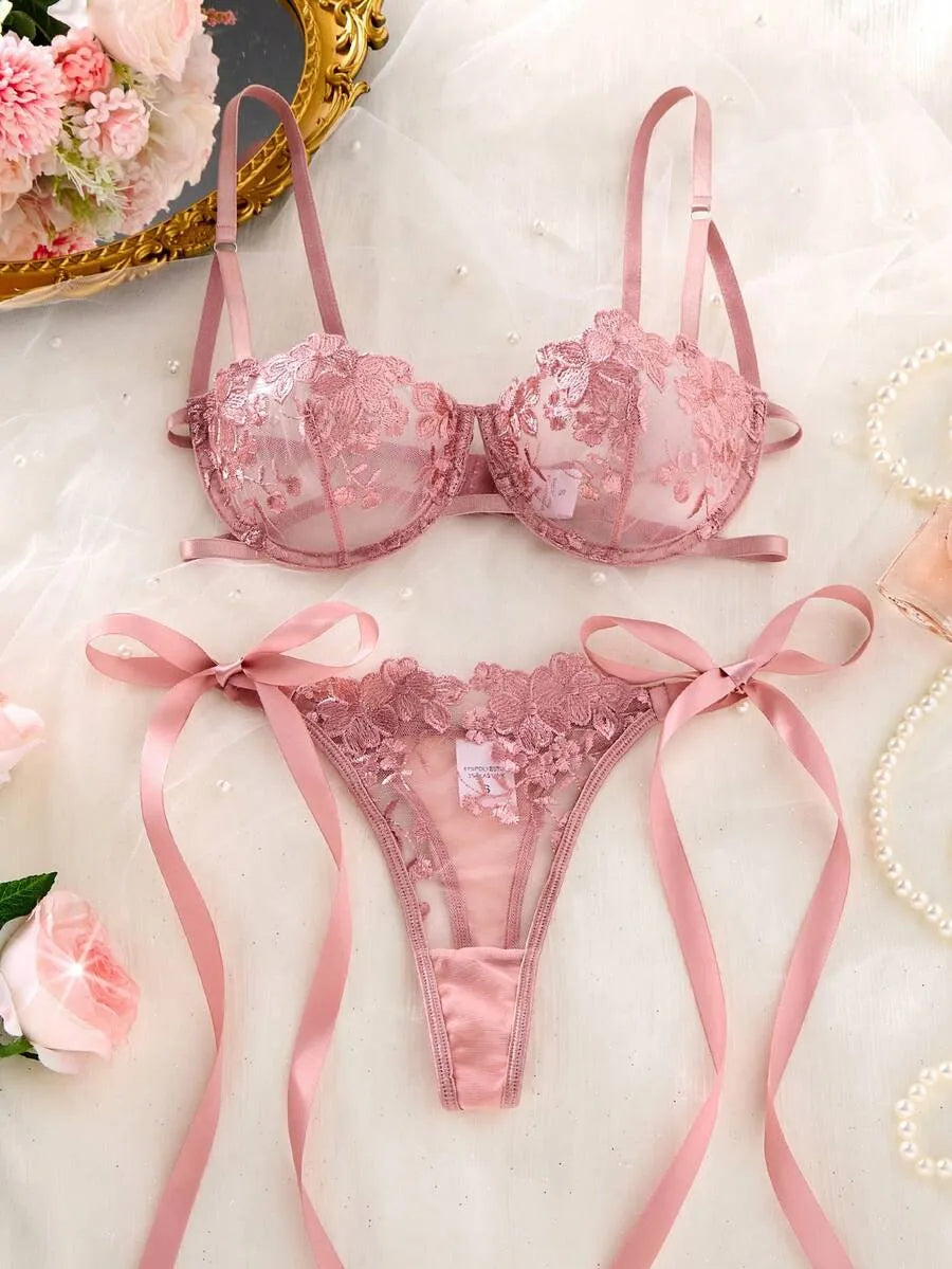 SHEIN Crystal Vow طقم ملابس داخلية من قطعتين بدانتيل وثونغ