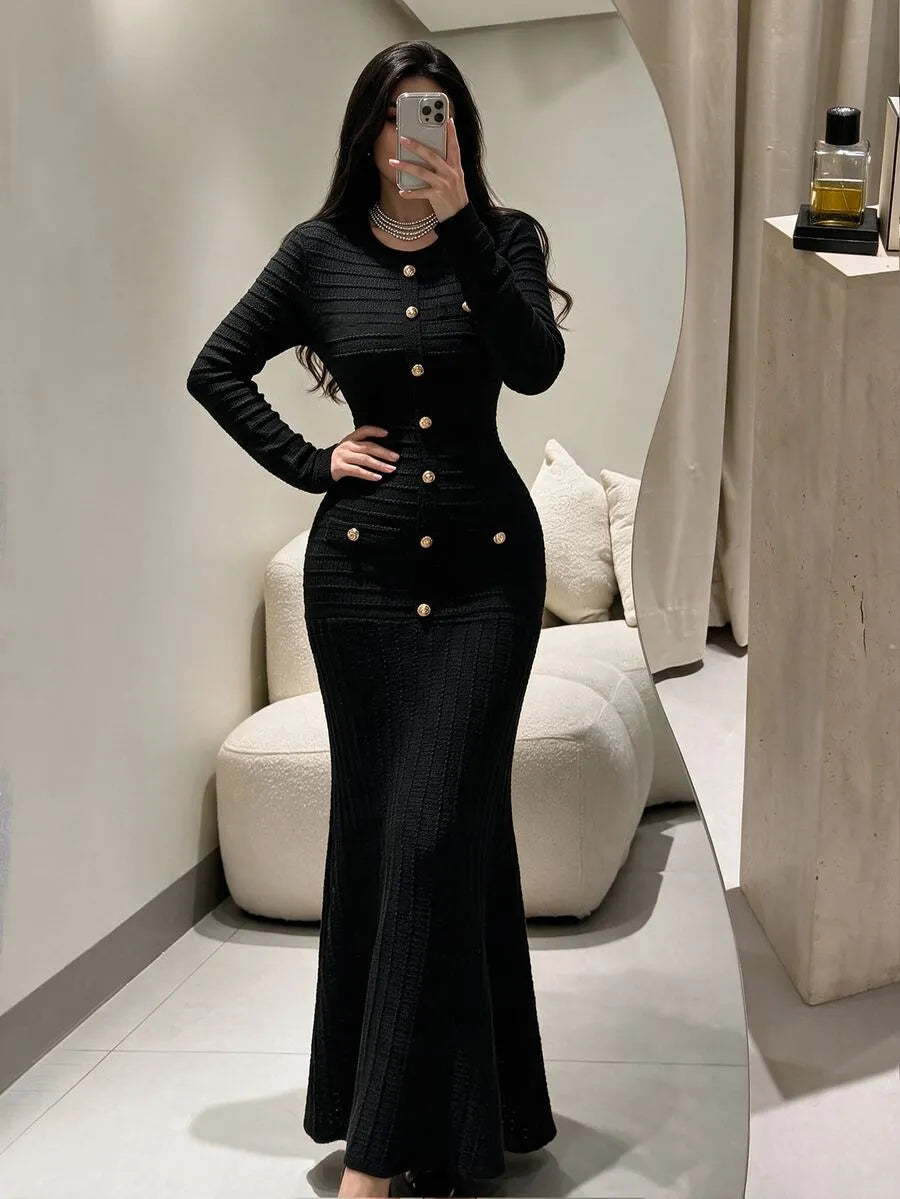 SHEIN Modelyn فستان محبوك ماكسي بياقة دائرية وأزرار ذهبية أمامية وأكمام طويلة بلون أسود