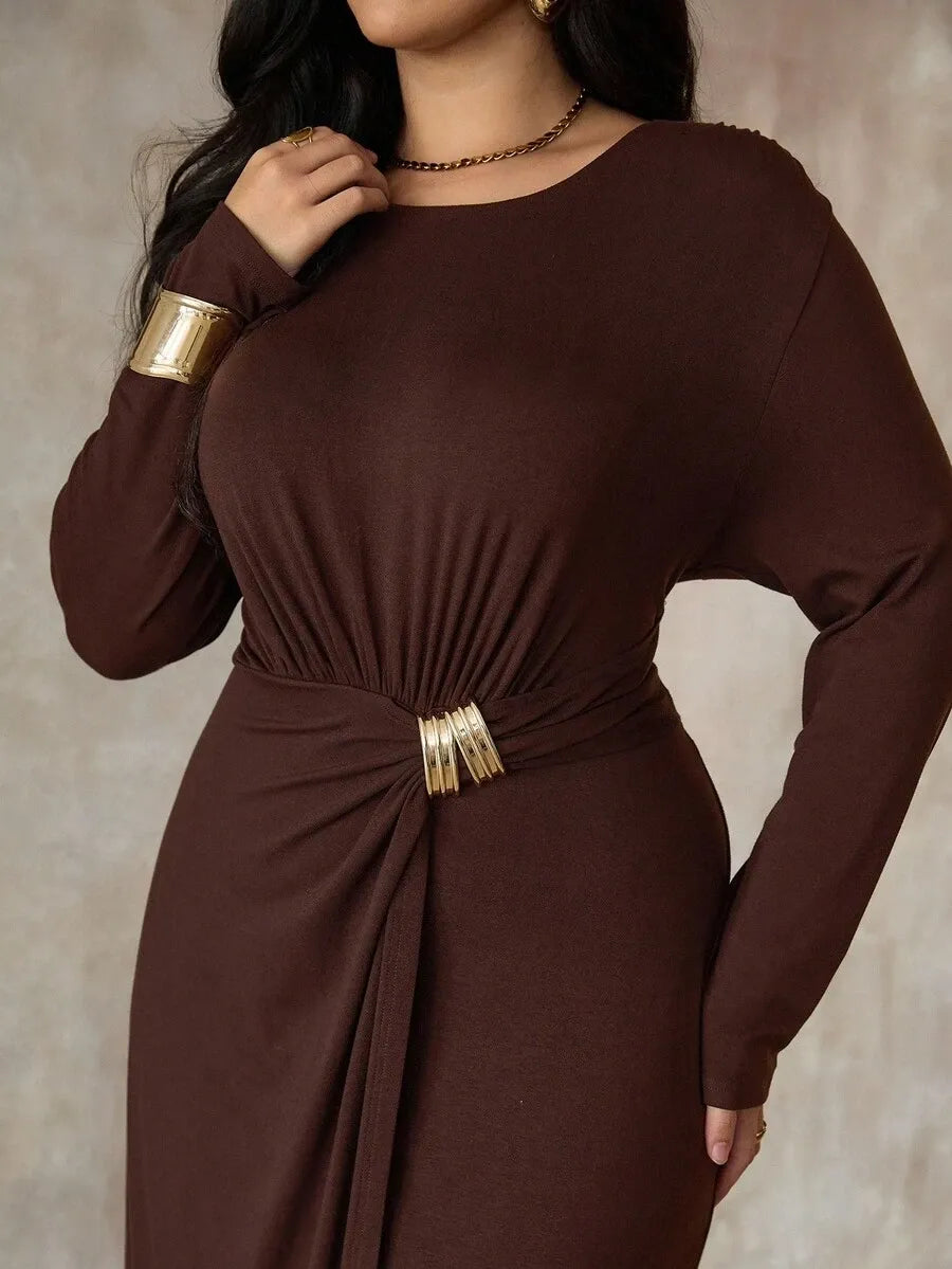 SHEIN Roveilla فستان نسائي بياقة دائرية وتفاصيل معدنية بلون بني