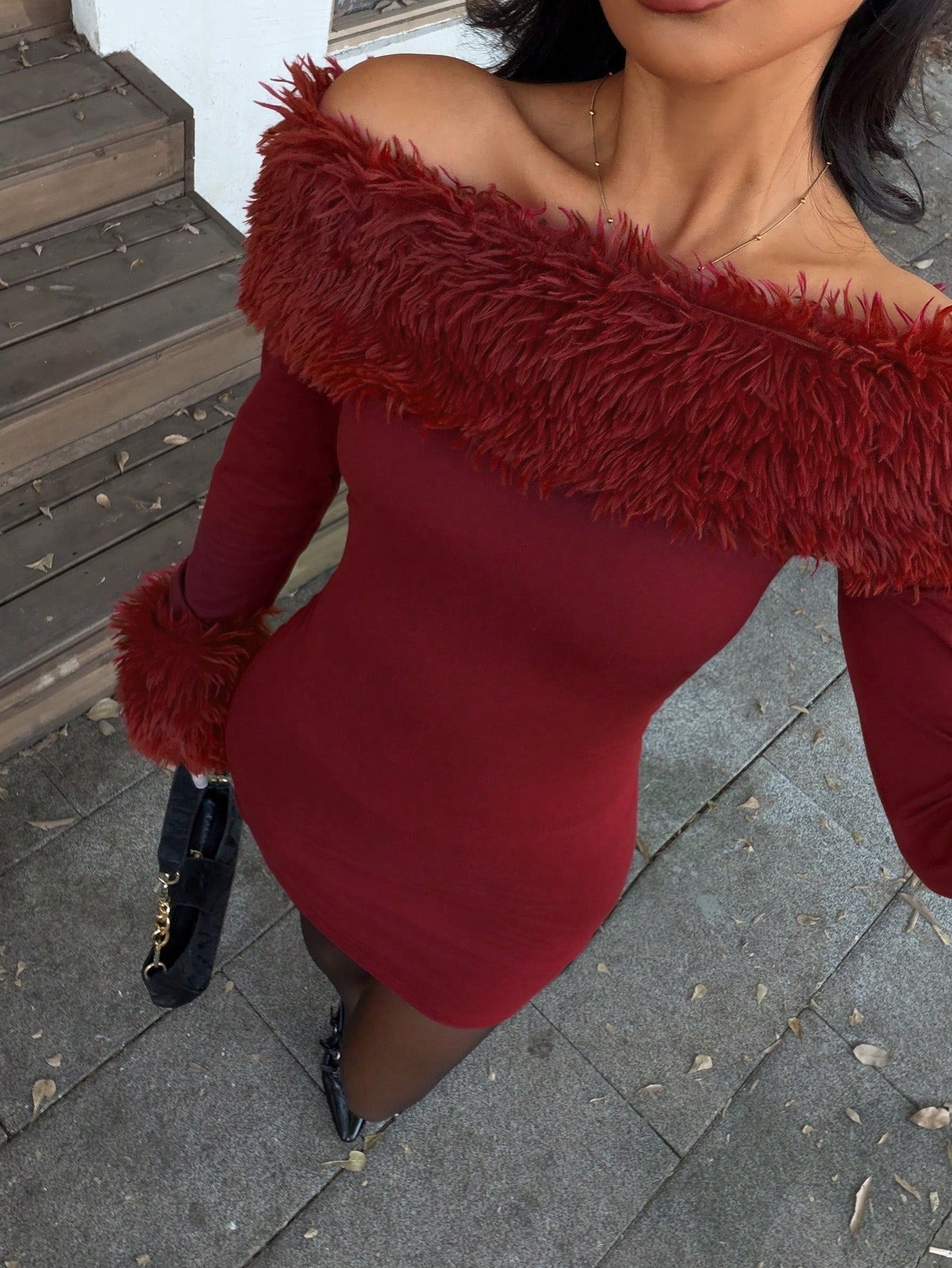 SHEIN Sweetra فستان ميني ضيق بأوف شولدر وتريم فرو