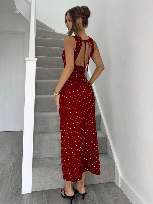 SHEIN Siren Gaze فستان بدون أكمام وظهر مكشوف بنقش بولكا بلون أحمر وردي