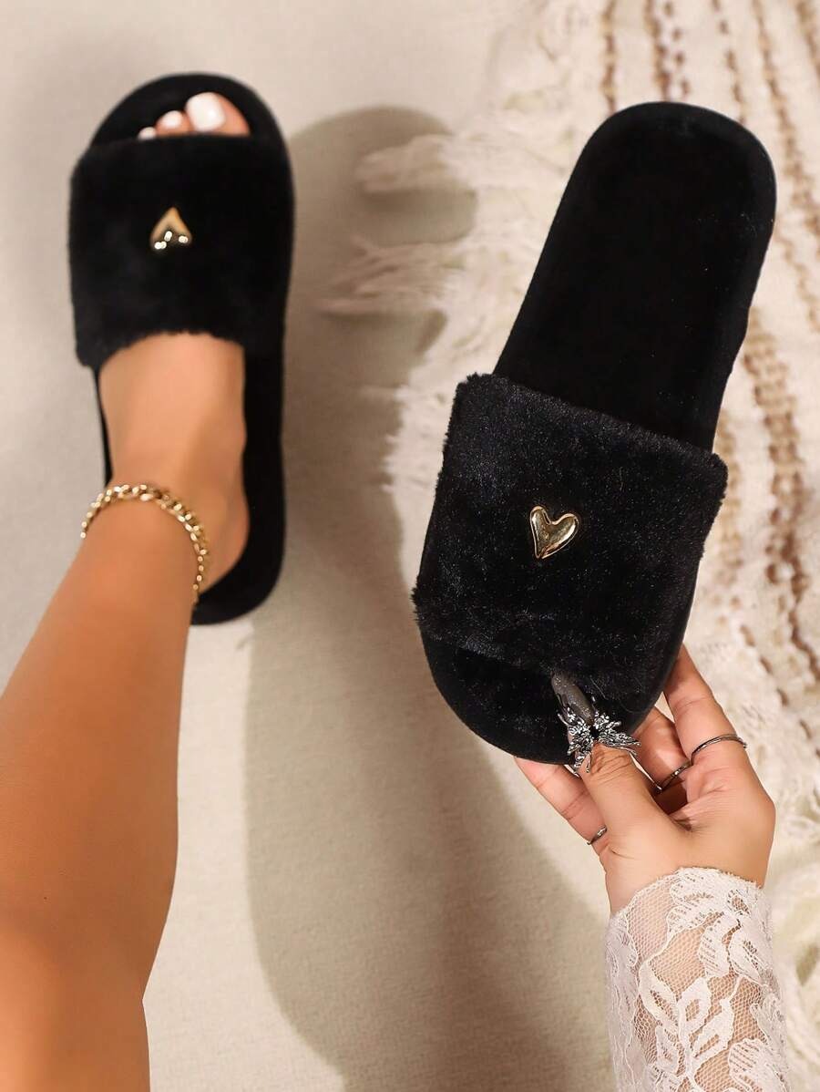 SHEIN شبشب نسائي اسود منزلي مزين بشكل قلب ذهبي