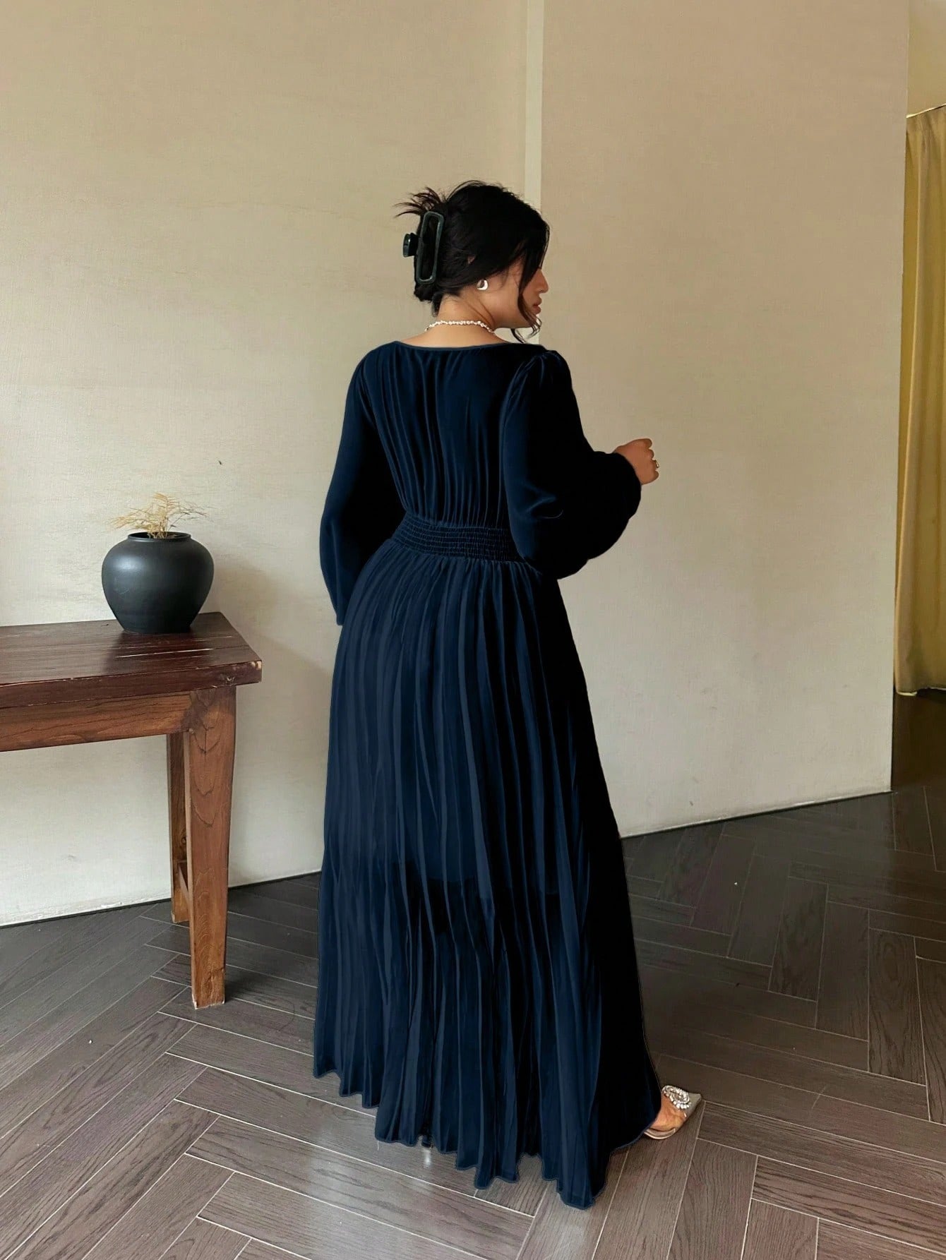 SHEIN Vibekara فستان طويل الأكمام بياقة V ظهر مكشوف طراز يوناني