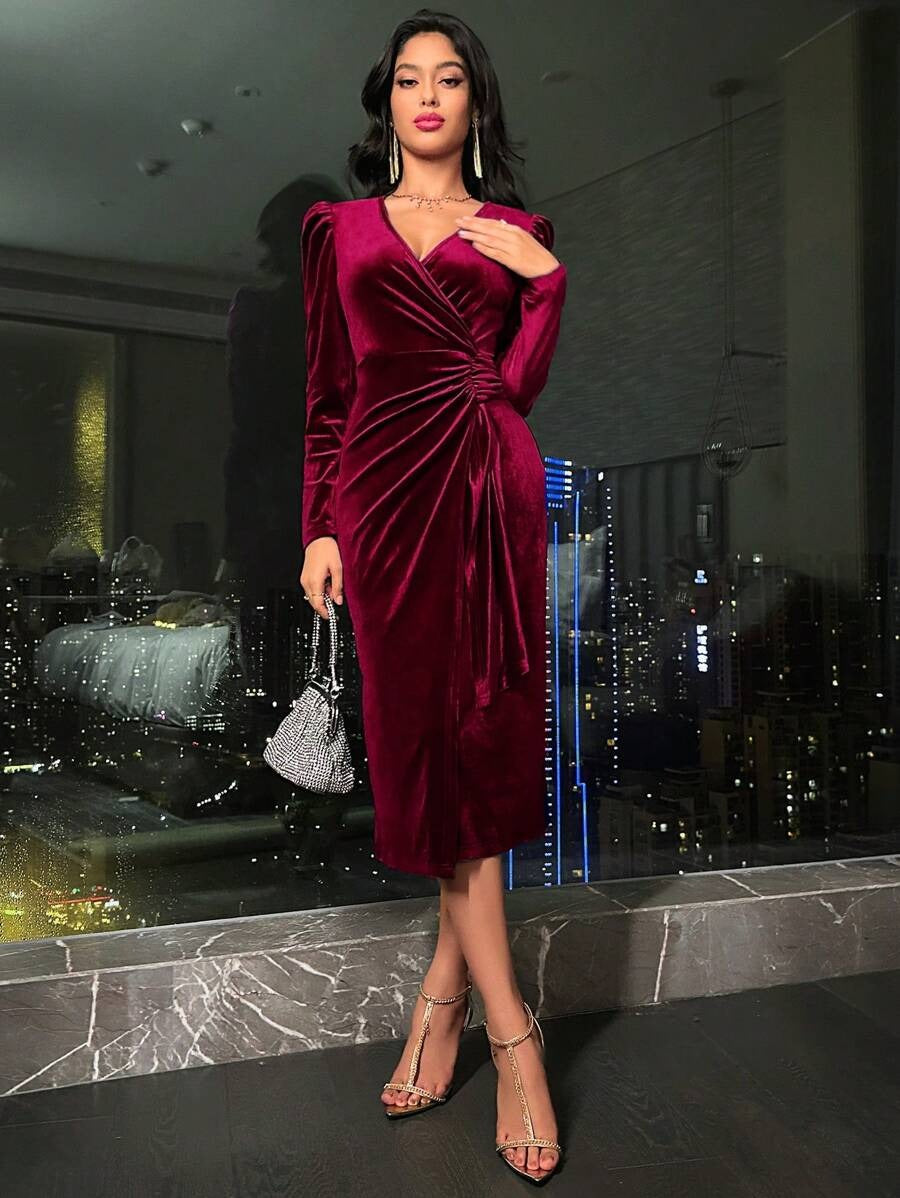 SHEIN EMERY ROSE فستان مخمل أنيق وطويل بلون عنابي