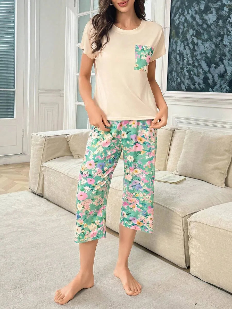 SHEIN طقم قطعتين بلوزة بطبعة زهور وبنطلون كابري متعدد الألوان