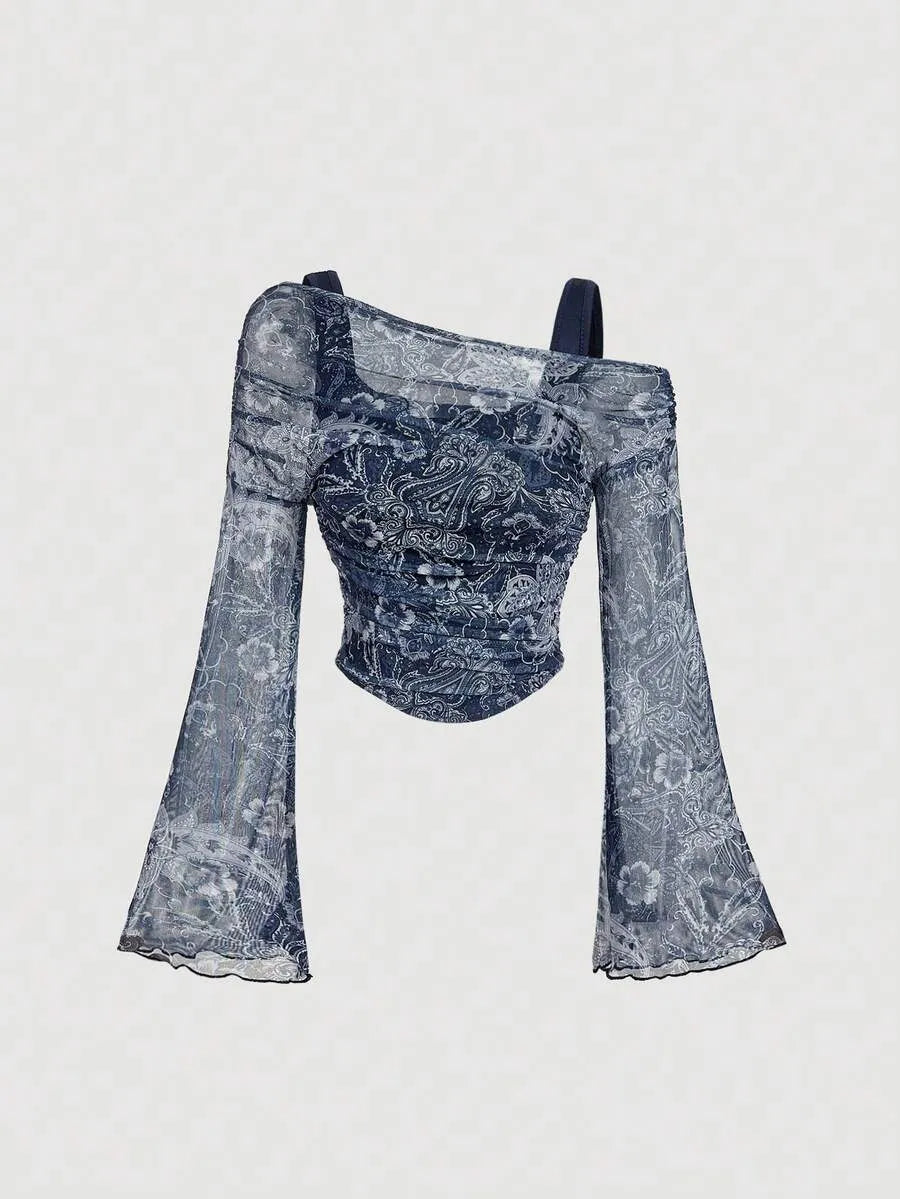 SHEIN MOD تي شيرت نسائي قصير بأكمام واسعة وكتف غير متماثل ونقشة باسلي بلون أزرق بحري