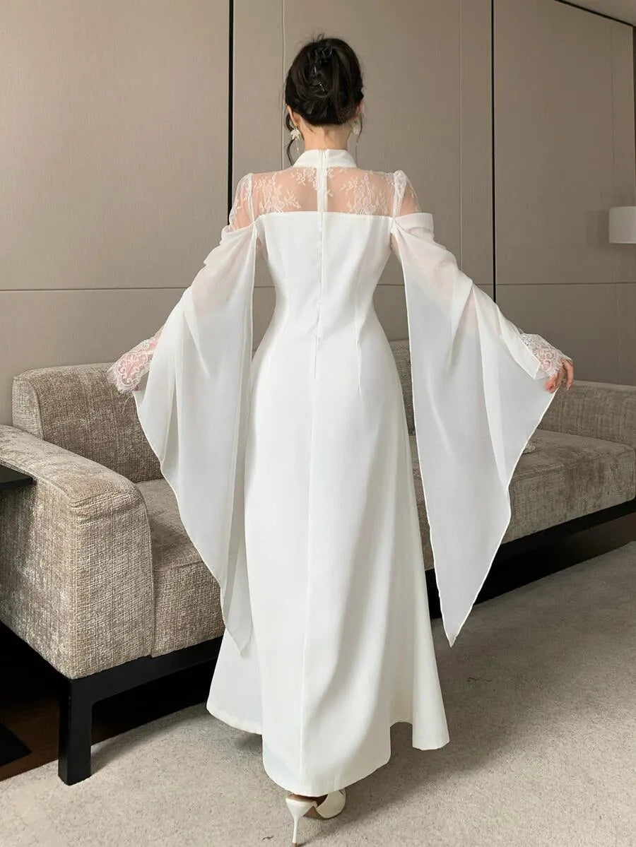 SHEIN Modelyn فستان طويل من الدانتيل بياقة واقفة وأكمام واسعة وخصر مرتفع بلون أبيض