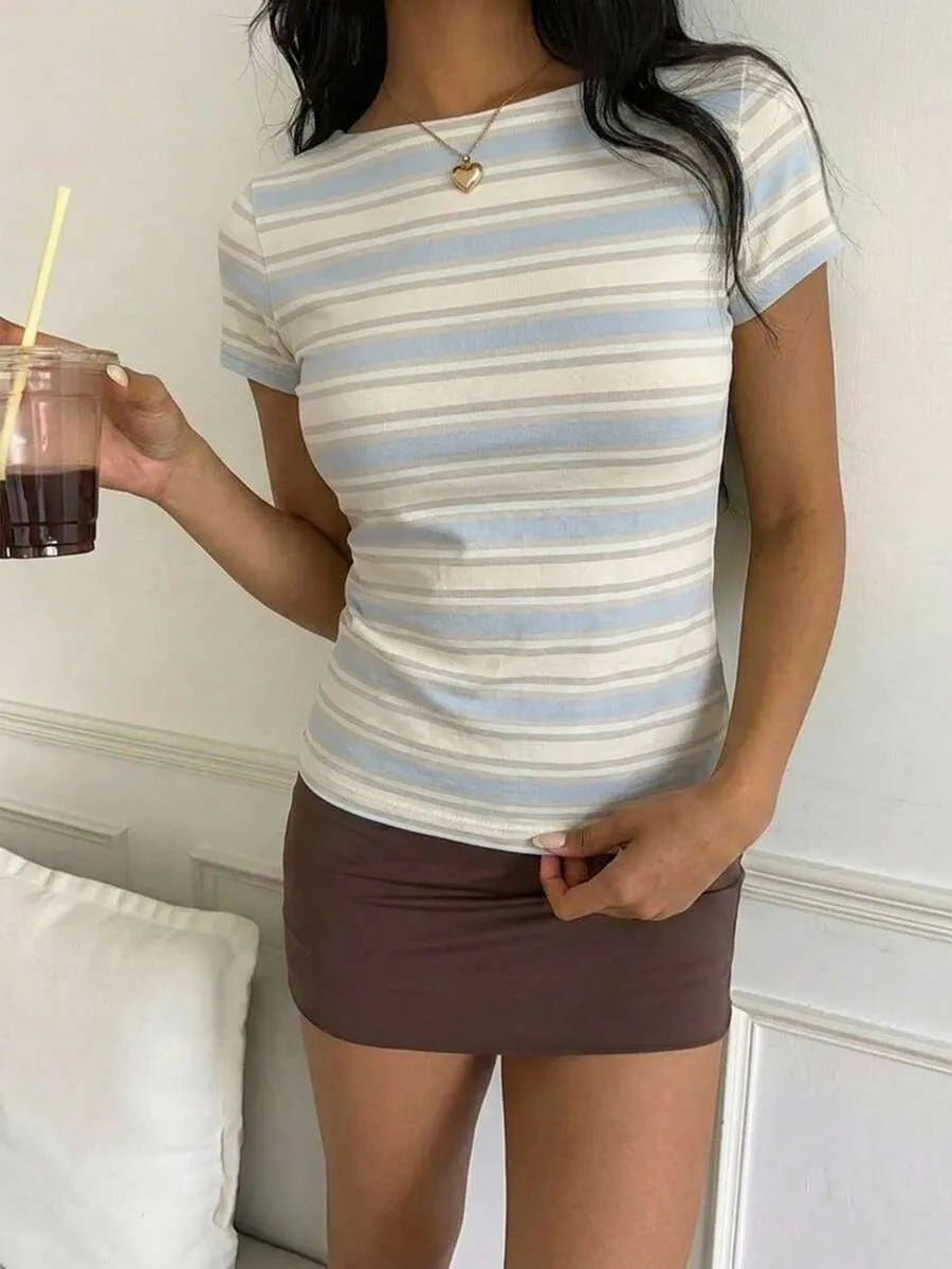 SHEIN CovetEZ تي شيرت نسائي مخطط بقصة ضيقة