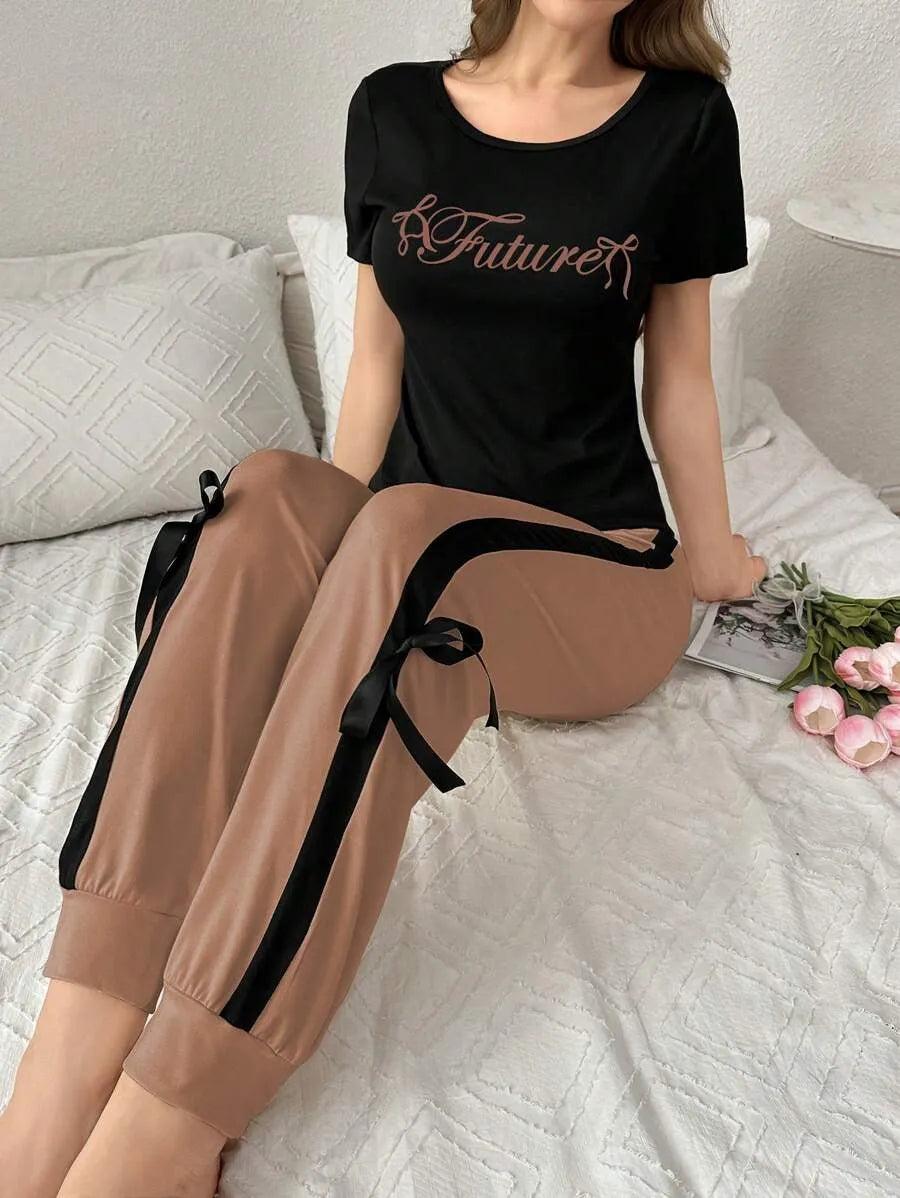 SHEIN طقم بيجامة قطعتين بتوب قصير وبنطلون مزين بفيونكة بلون بني