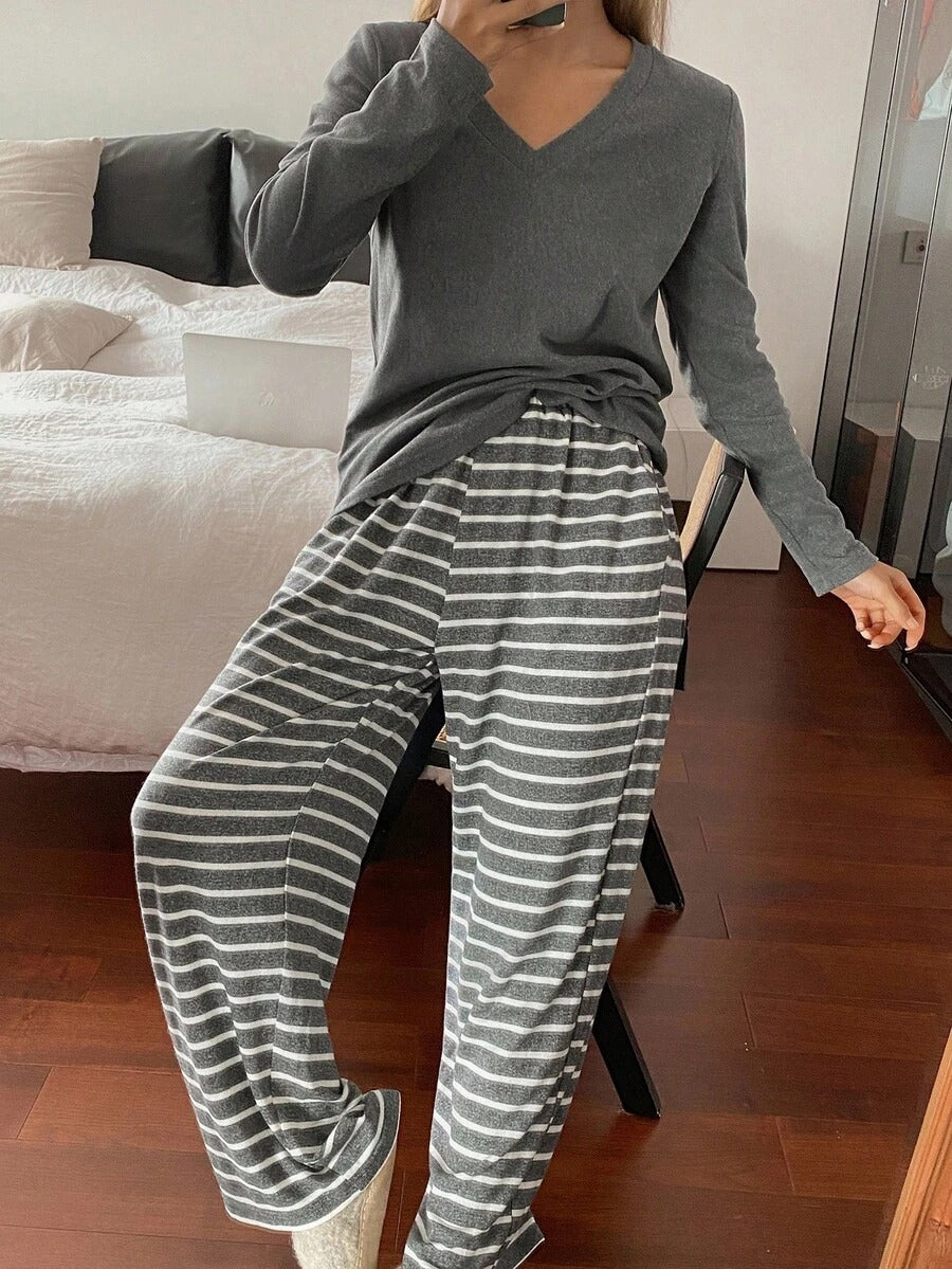 SHEIN DAZY طقم بيجامة نسائي برقبة V وبنطال مخطط