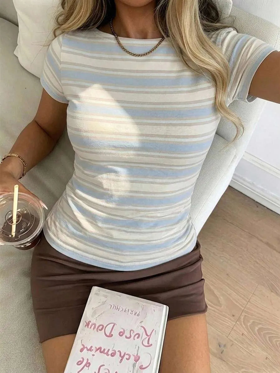 SHEIN CovetEZ تي شيرت نسائي مخطط بقصة ضيقة