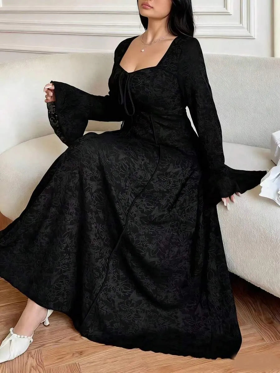SHEIN Vibekara فستان نسائي بياقة قلب ودانتيل بلون أسود