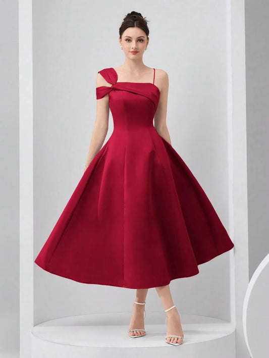 SHEIN Modelyn فستان طويل بتصميم غير متماثل للكتف بلون أحمر