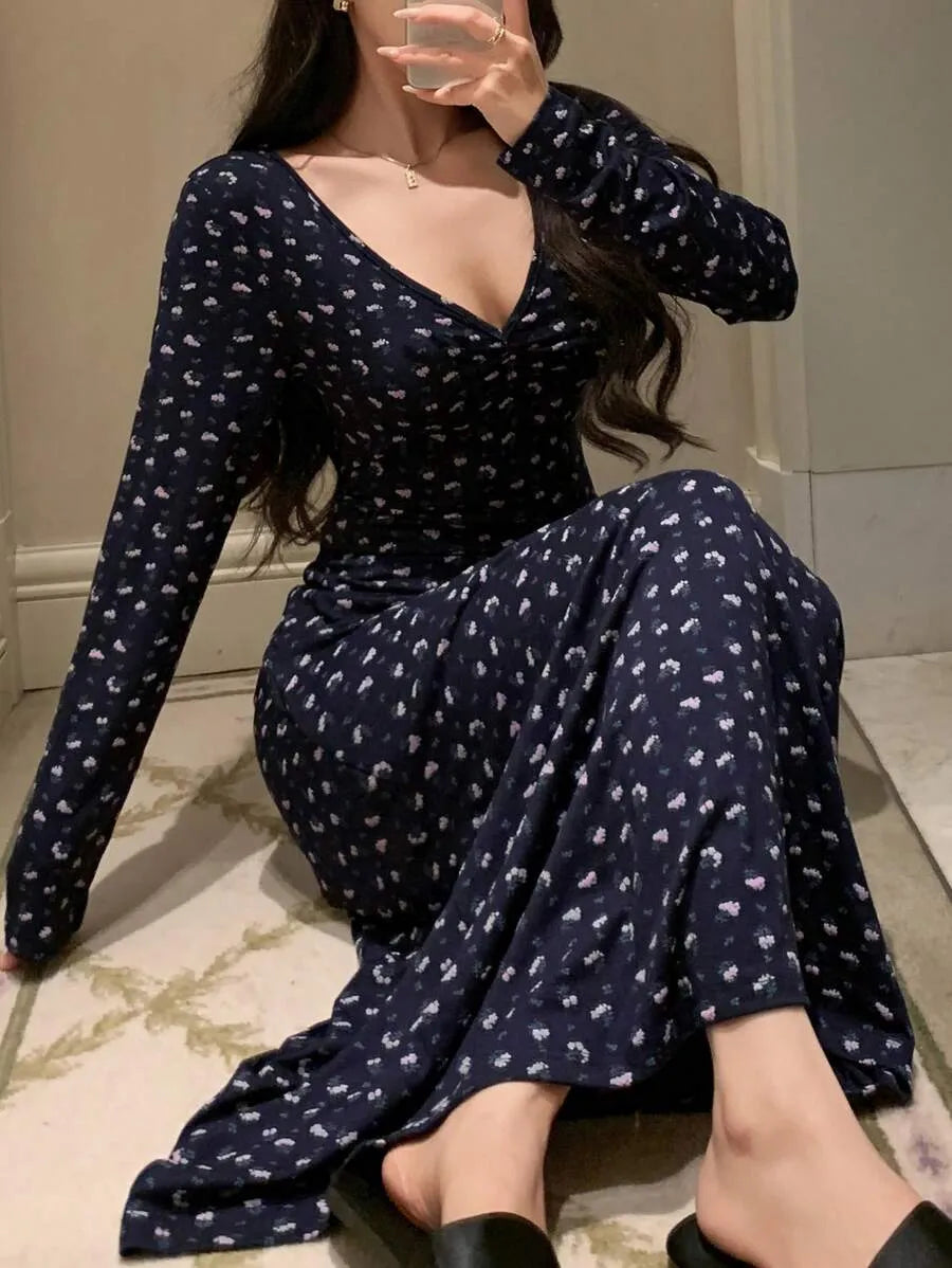 SHEIN DAZY فستان نوم طويل بلون أزرق بحري مزين بالزهور وكشكش وأكمام طويلة