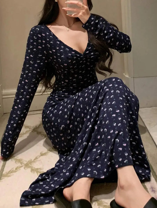 SHEIN DAZY فستان نوم طويل بلون أزرق بحري مزين بالزهور وكشكش وأكمام طويلة