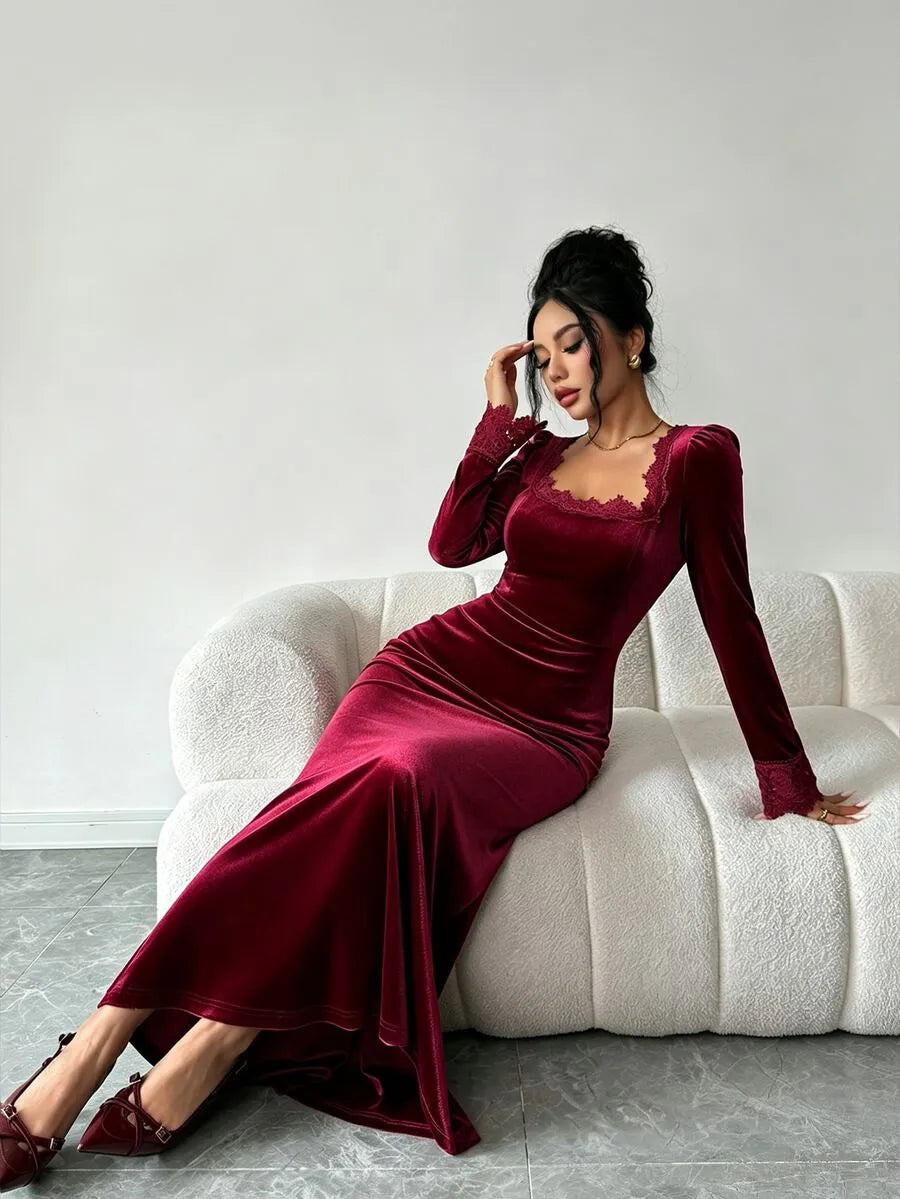 SHEIN Elenzga فستان طويل بياقة مربعة وأكمام طويلة وتطريز دانتيل وذيل حورية البحر بلون أحمر