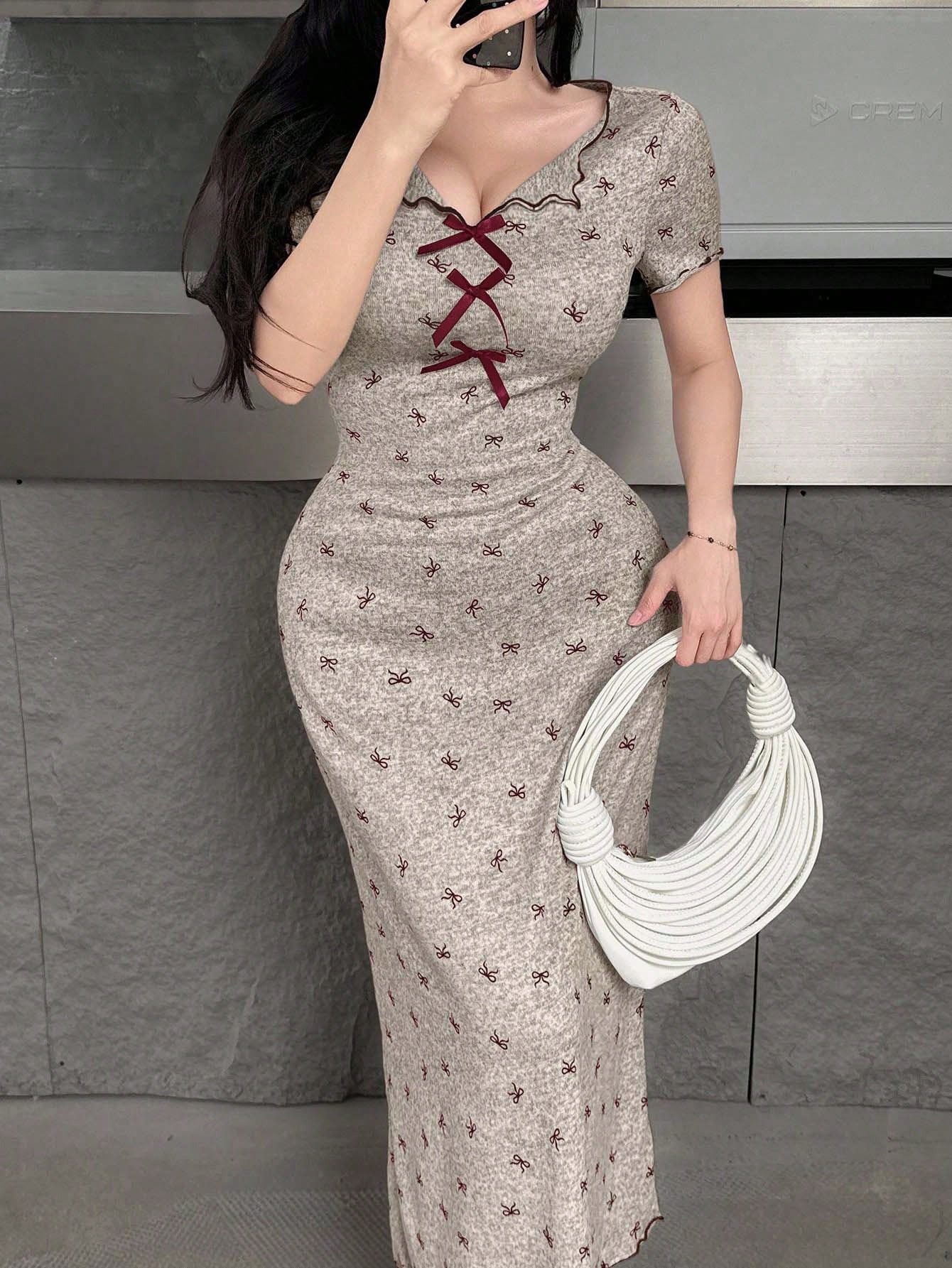 SHEIN Feyla فستان مشمشي طويل مطبوع بطبعة فراشة