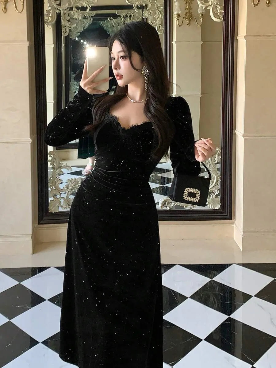 SHEIN DAZY فستان ميدي بياقة قلب وخصر مزين بالدانتيل بلون أسود