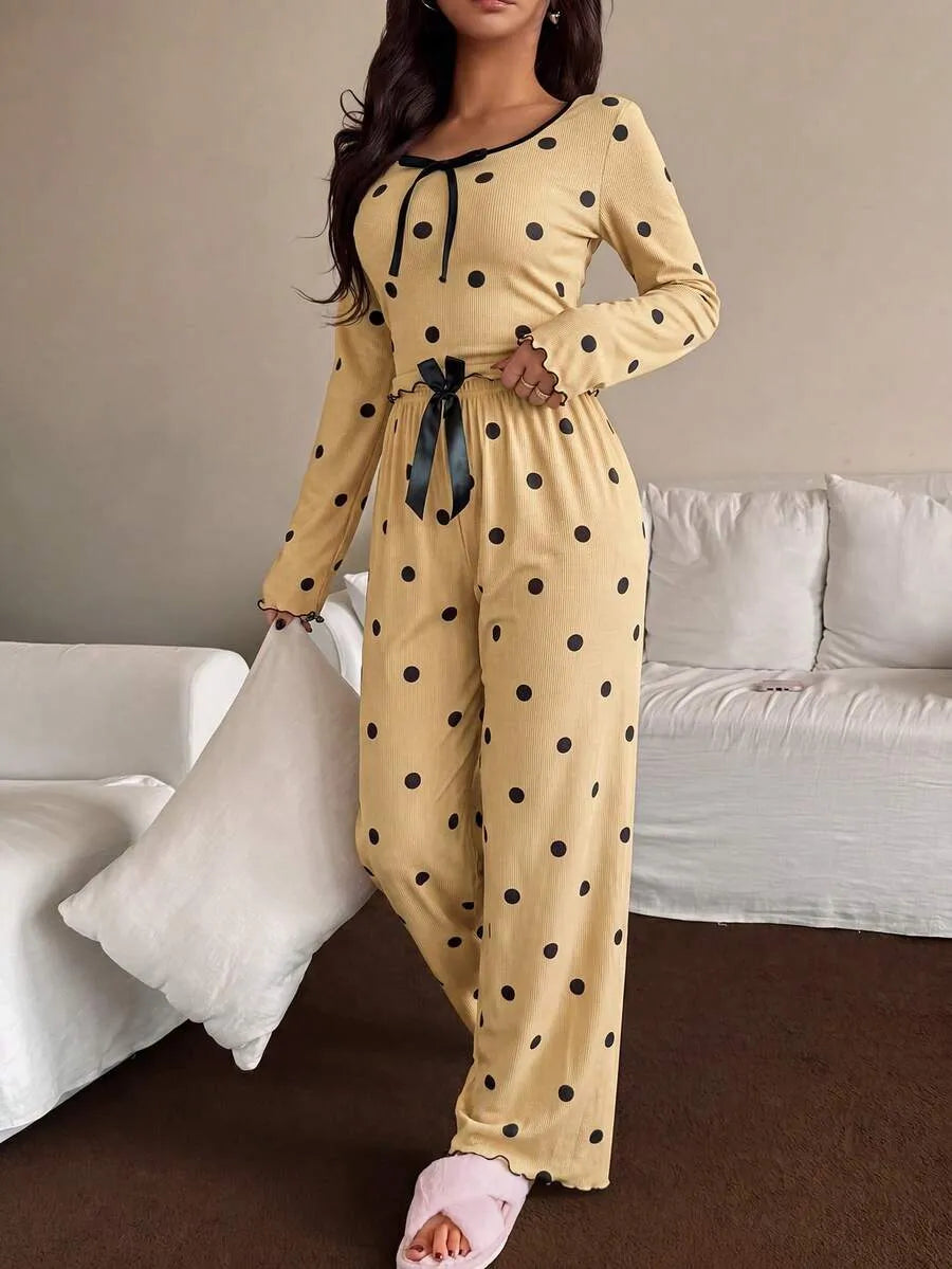 SHEIN Napfluff طقم بيجامة قطعتين بطبعة نقاط بولكا وأكمام طويلة بلون أصفر