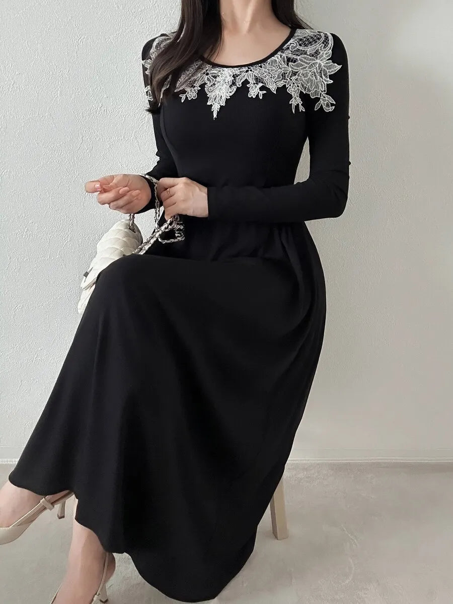 SHEIN FRIFUL فستان قصير بياقة دائرية وأكمام طويلة وتفاصيل دانتيل بلون أبيض لؤلؤي