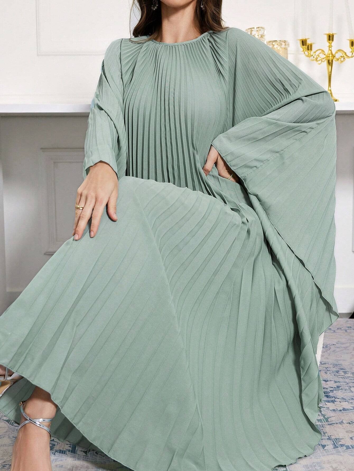 SHEIN Al Najma فستان قفطان عربي محتشم طويل الأكمام برقبة مستديرة موحد اللون