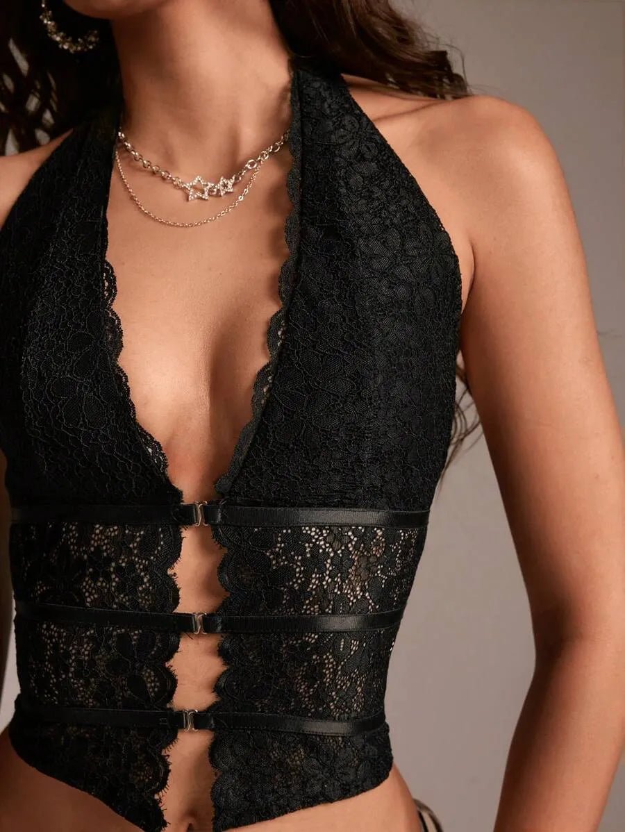 SHEIN TRNVIE توب بلون أسود دانتيل بظهر مكشوف وياقة رسن وقصة ضيقة