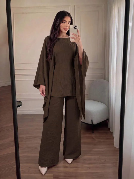 SHEIN طقم نسائي قطعتين بلوزة بأكمام خفاش وبنطال بخصر مجمع بلون بني داكن