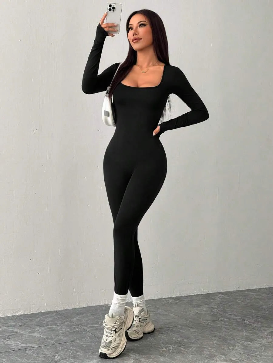 SHEIN PETITE  جمبسوت رياضية سوداء بفتحة إبهام وفتحة رقبة مربعة من