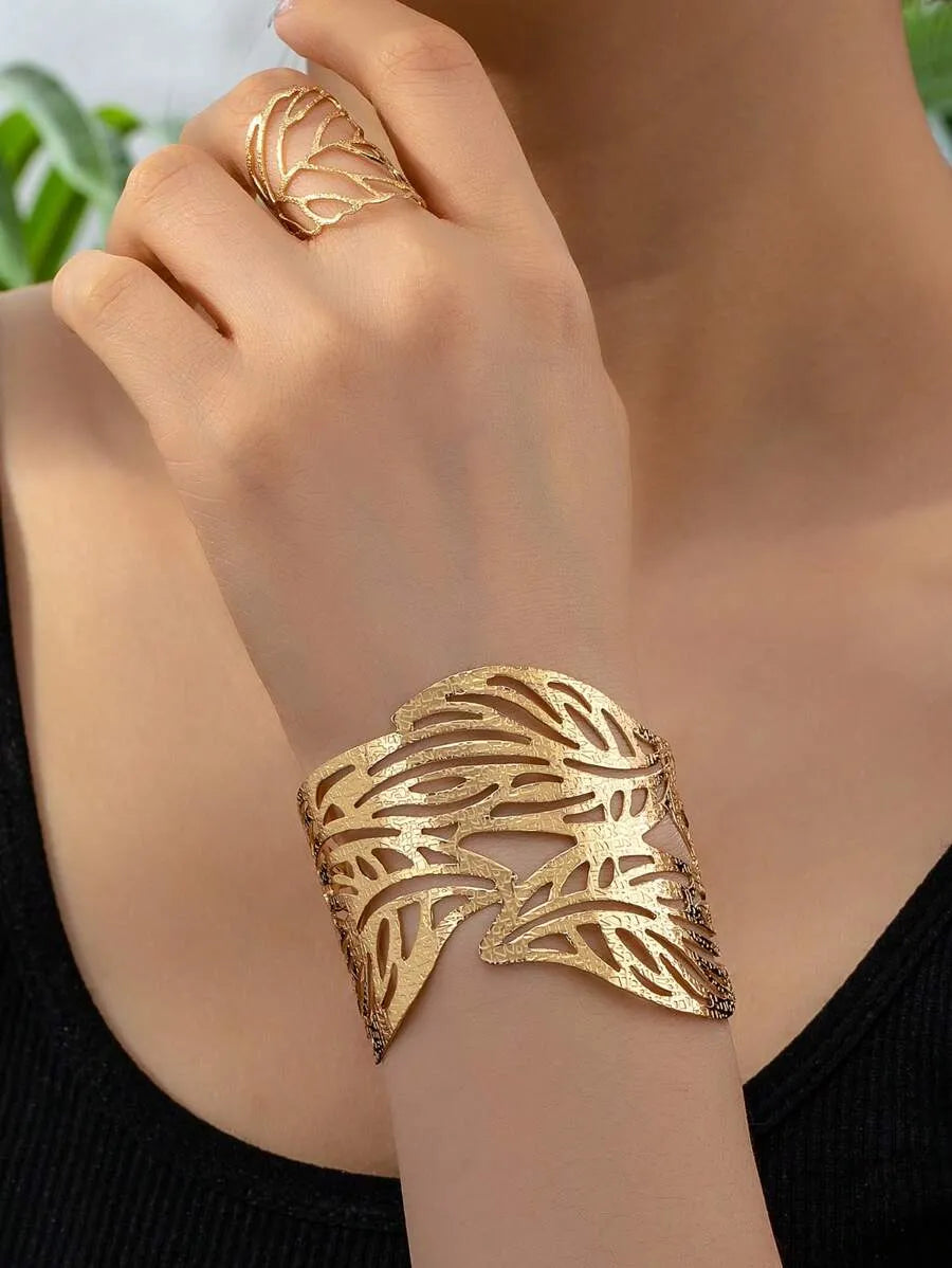 SHEIN طقم سوار وخاتم نسائي بتصميم ورقة نباتية بلون ذهبي