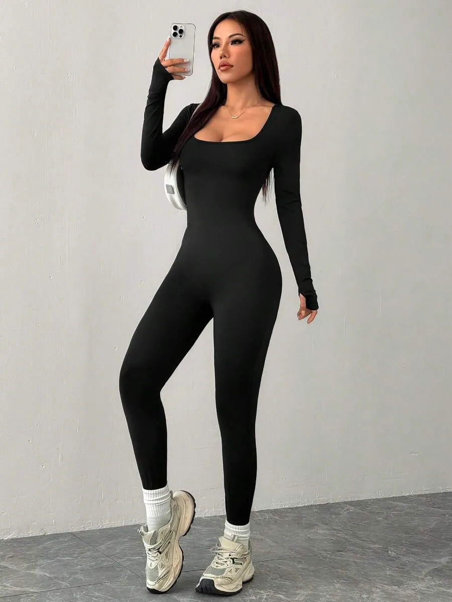 SHEIN PETITE  جمبسوت رياضية سوداء بفتحة إبهام وفتحة رقبة مربعة من