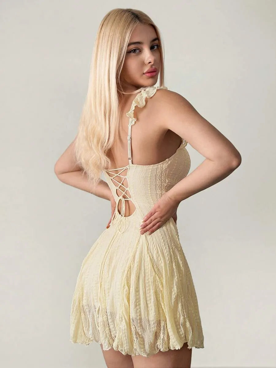 SHEIN Sweetina فستان بلون مشمشي ميني كامي من الدانتيل المفرغ وبظهر مكشوف