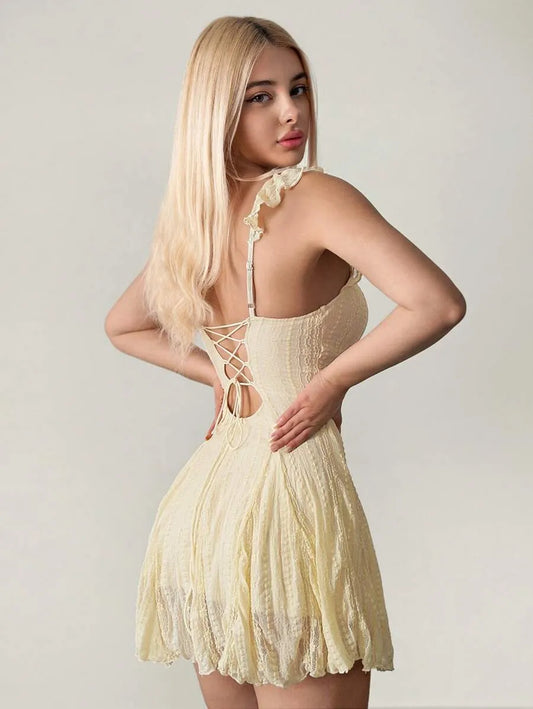 SHEIN Sweetina فستان بلون مشمشي ميني كامي من الدانتيل المفرغ وبظهر مكشوف