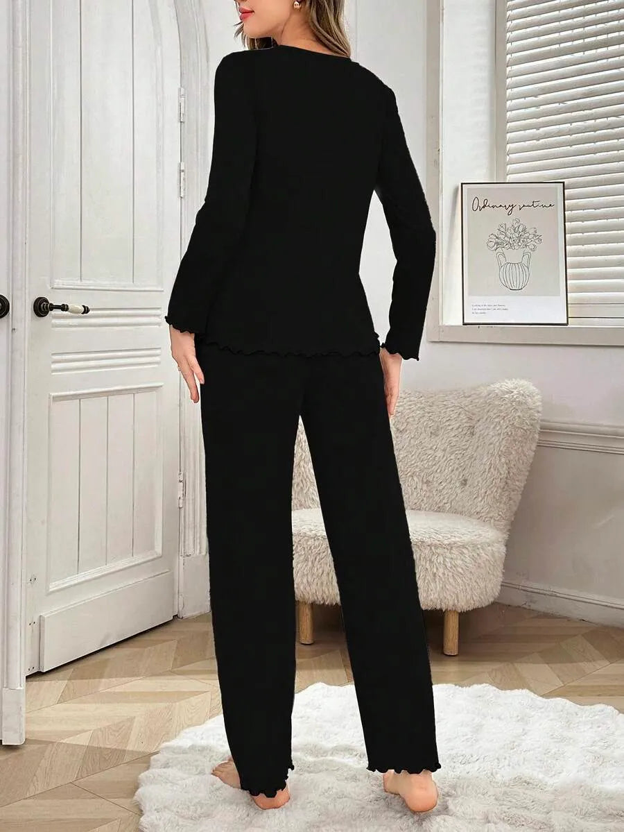 SHEIN طقم بيجامة قطعتين بأكمام طويلة وكتف مكشوف وتطريز حروف بلون أسود