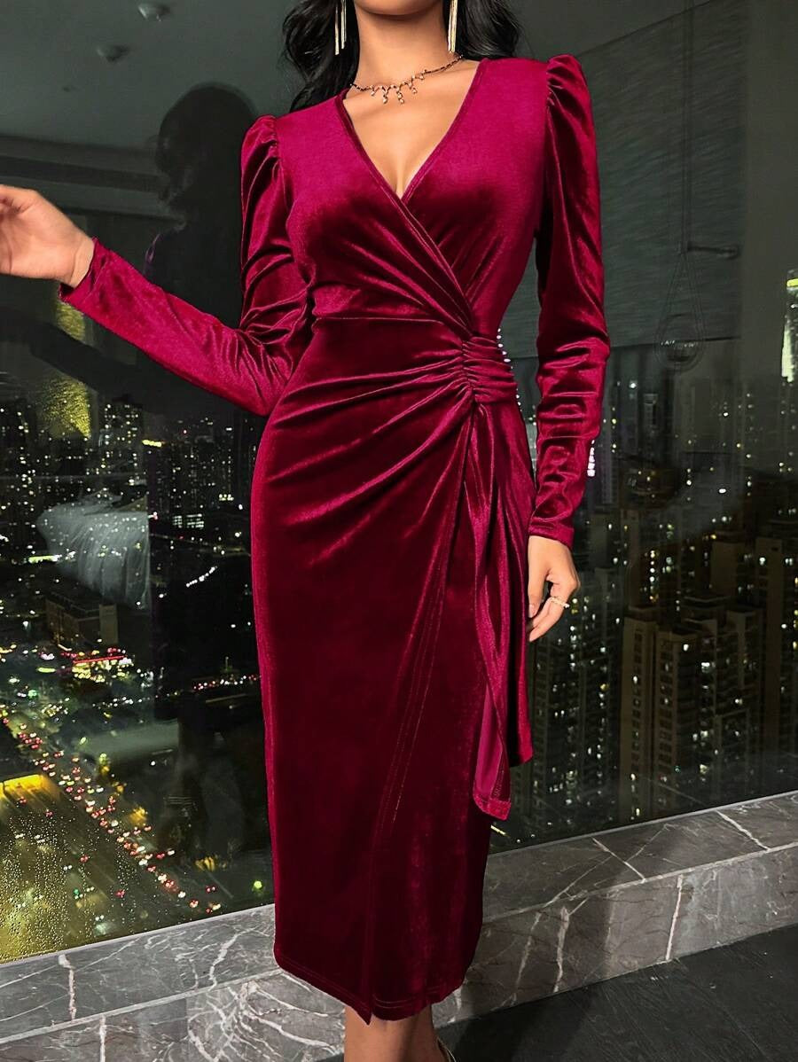 SHEIN EMERY ROSE فستان مخمل أنيق وطويل بلون عنابي