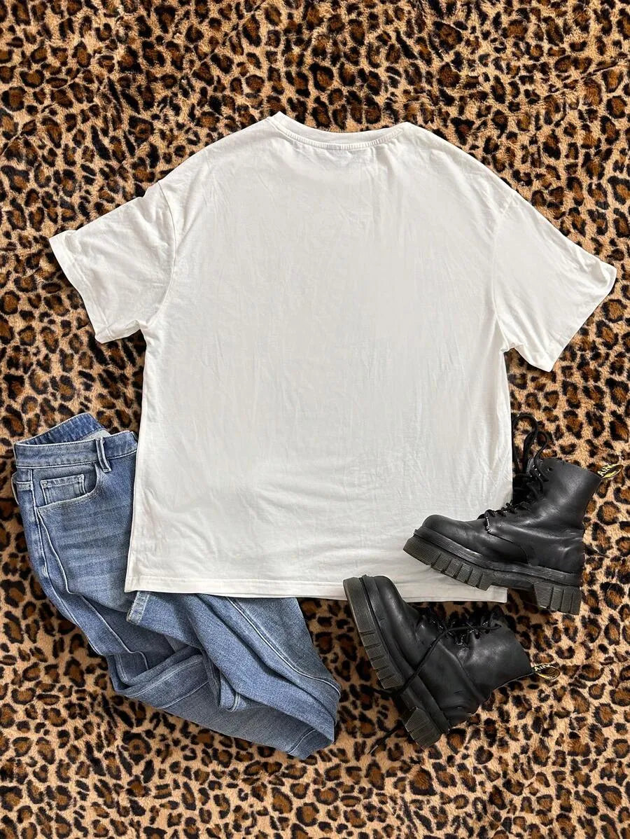 SHEIN EZwear تي شيرت نسائي أوفرسايز بطبعة وردة سوداء وبيضاء بلون أبيض