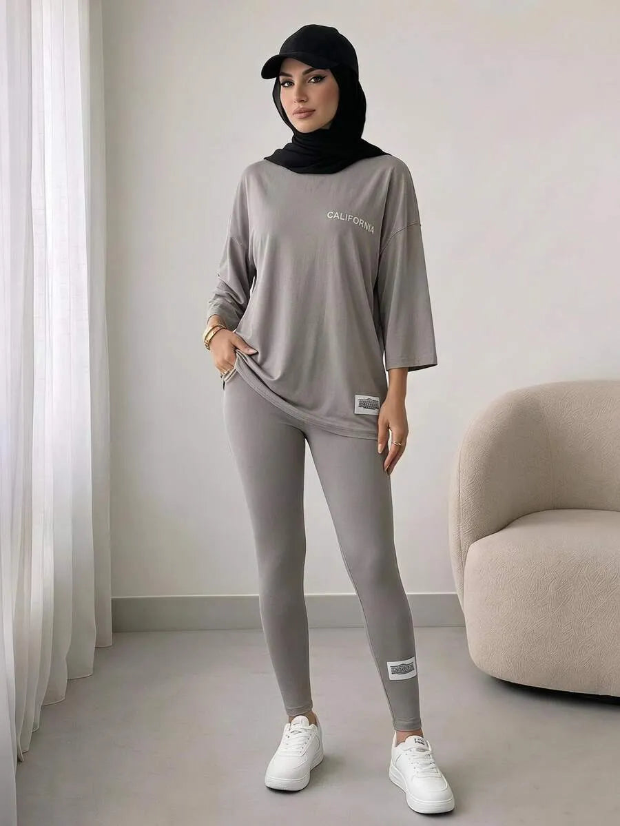 SHEIN Solavon طقم نسائي قطعتين تي شيرت وبنطلون ليجنز بلون رمادي فاتح