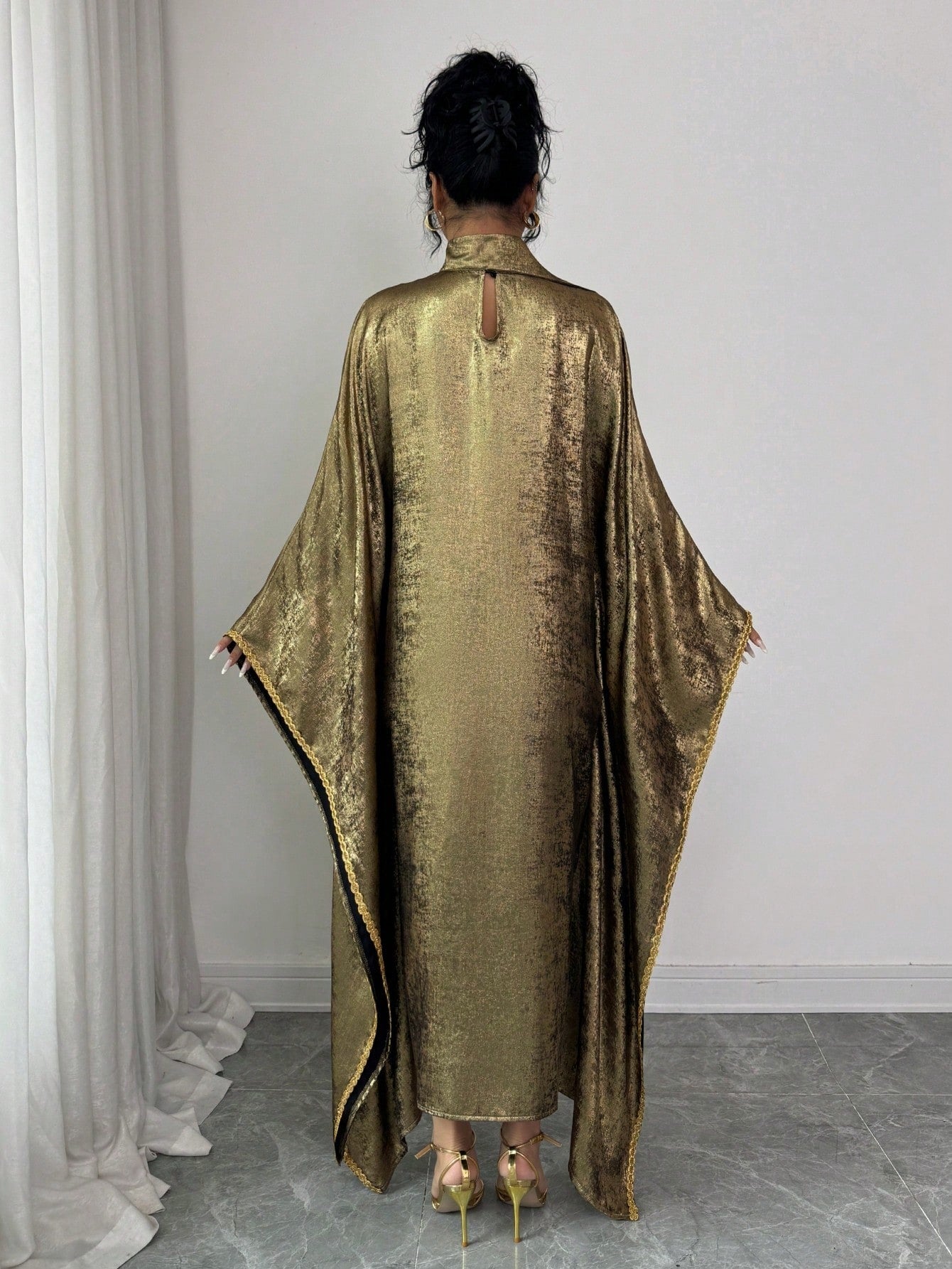 SHEIN Raffinéa فستان نسائي أنيق بياقة عالية وشريط ذهبي