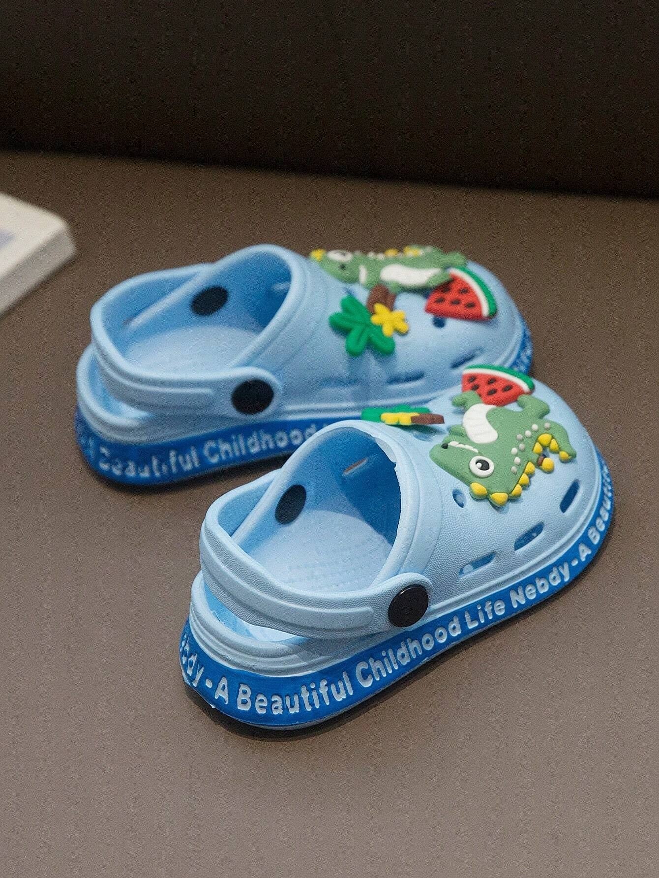 SHEIN صنادل أطفال بتصميم ديناصور كرتوني خفيفة ومقاومة للماء