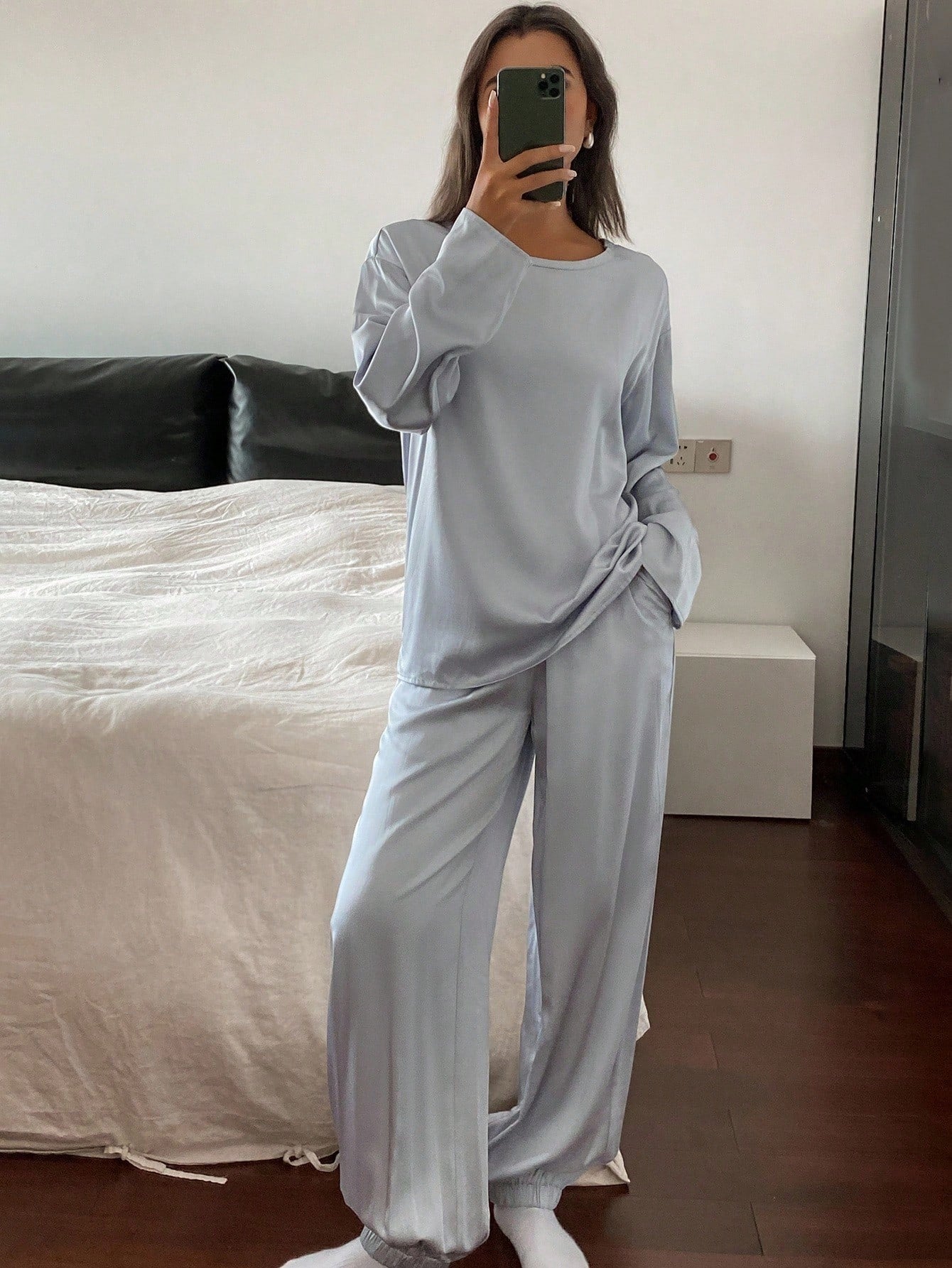SHEIN DAZY بدلة نوم ساتان نسائية بلون أحادي