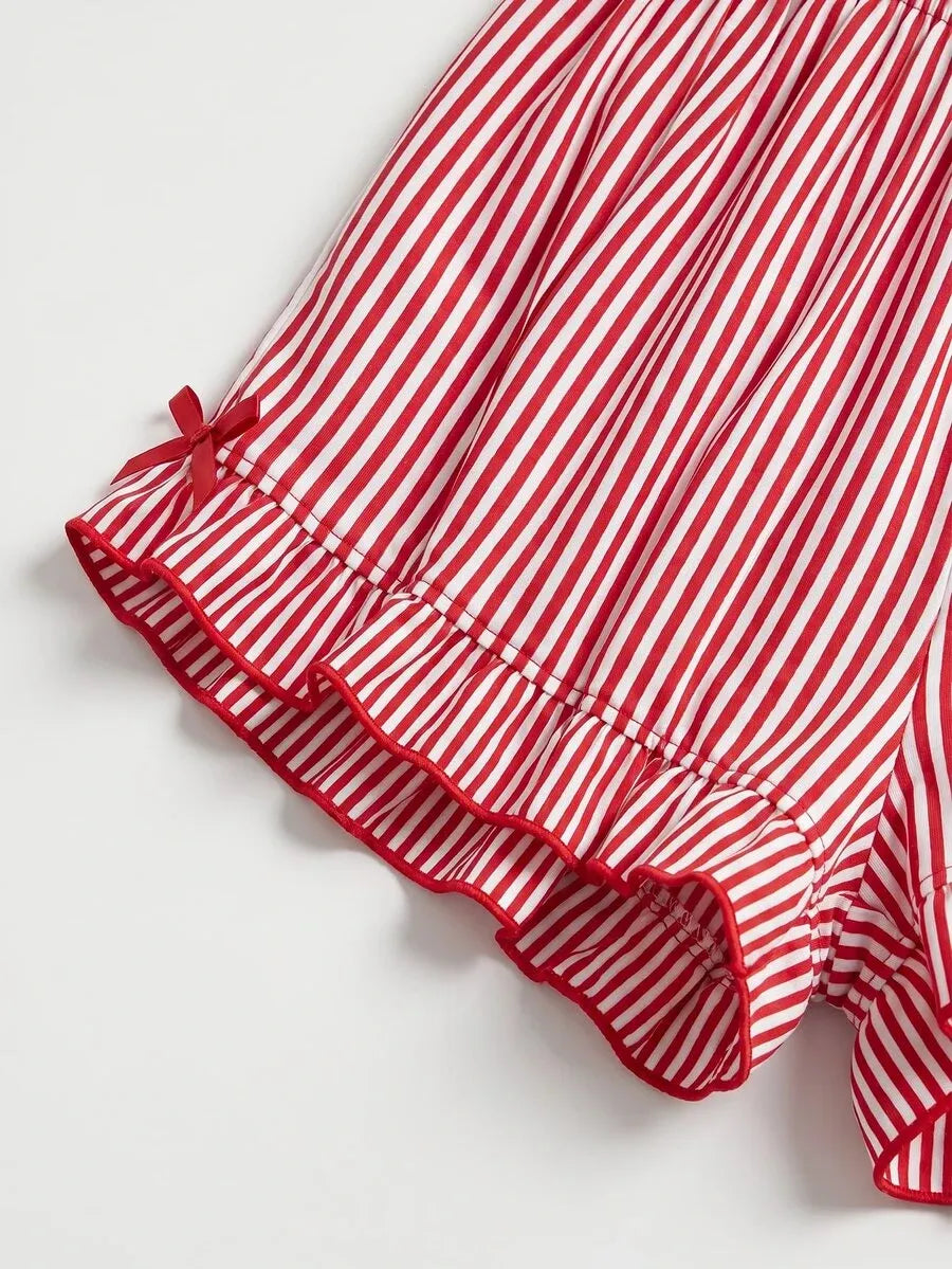 SHEIN MOD طقم بيجامة نسائي من قطعتين توب كامي مطرز بفيونكة وشورت مخطط بلون أحمر