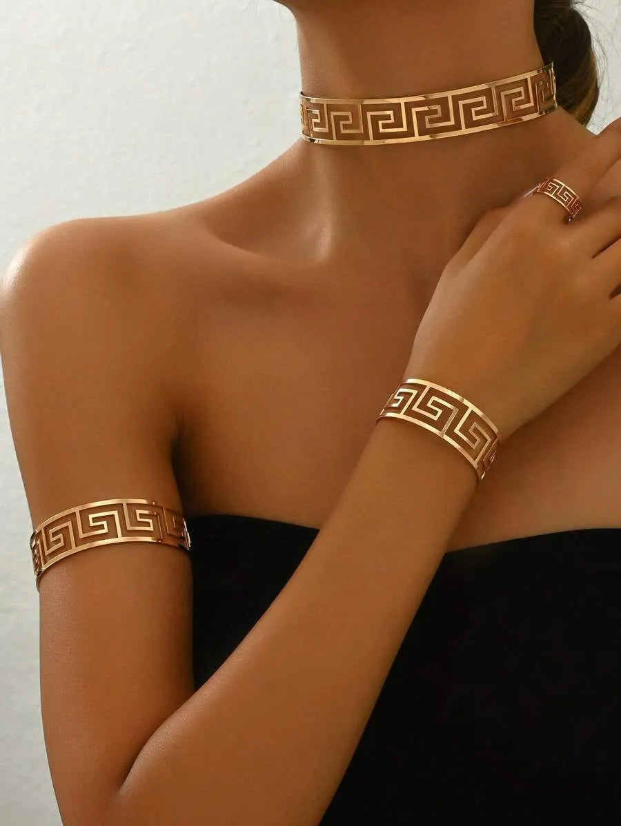 SHEIN طقم سوار وخاتم نسائي بتصميم هندسي مجوف بلون ذهبي
